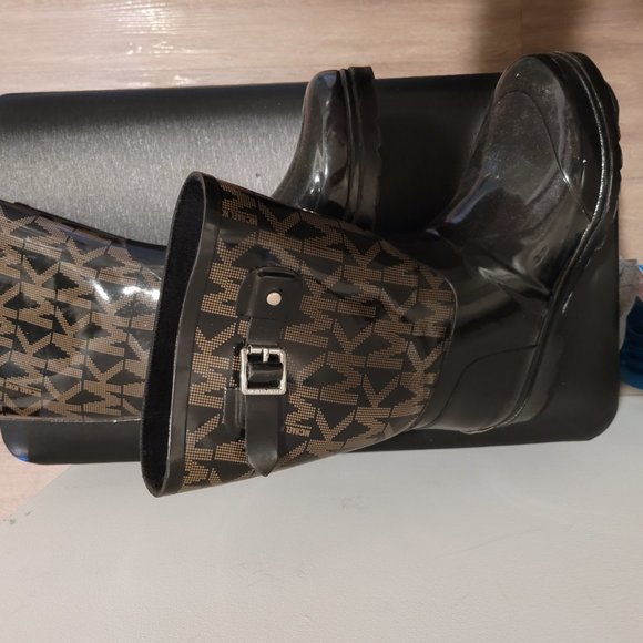 MK Stylish Rain Boot - Picture 2 of 2
